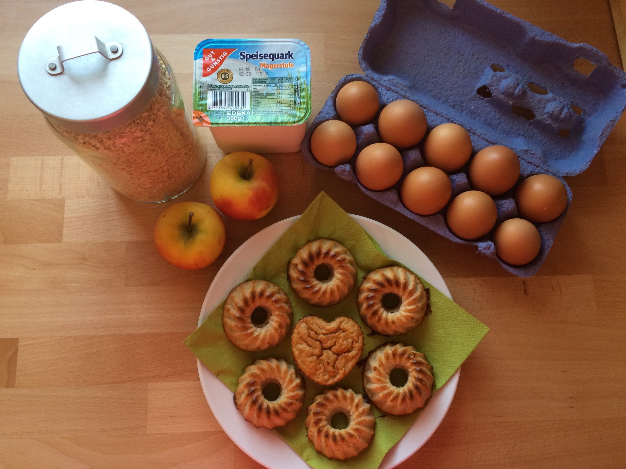 Gesunde Muffins mit Apfel, Zimt und Haferflocken