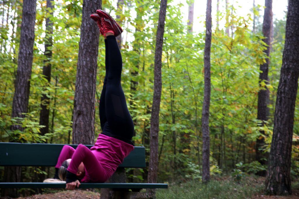 Bauchtraining auf der Bank