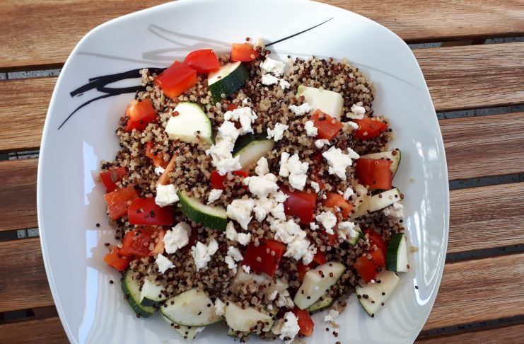 Linsen-Quinoa-Pfanne mit Feta – Vegetarisch mit viel Eiweiß Vegetarisch mit viel Eiweiß